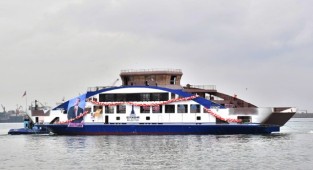 İzmir'de feribot seferlerine fırtına engeli!