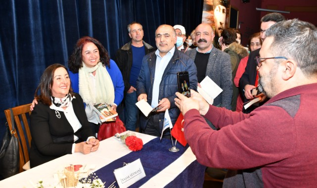 Narlıdere'de kadın, siyaset ve edebiyat konuşuldu
