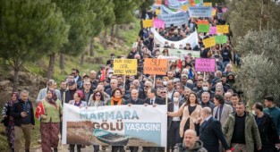 Soyer’den Su Günü’nde Marmara Gölü için yüzlerce doğaseverle çığlık