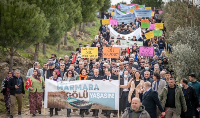 Soyer’den Su Günü’nde Marmara Gölü için yüzlerce doğaseverle çığlık