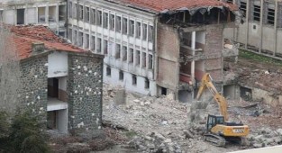 Tarihi Buca Cezaevi'nde yıkım durdu: Asbest raporu bekleniyor!