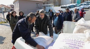 Buca Belediyesi’nden çiftçiye gübre desteği