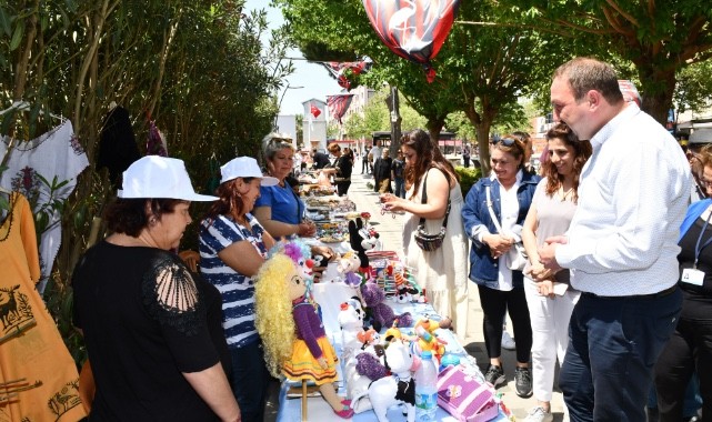 Çiğli’de “Üretici Kadın Pazarı” Açıldı