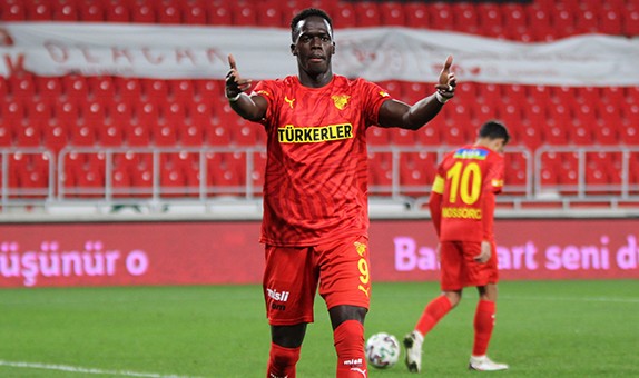 Göztepe’de Ndiaye Çin yolcusu