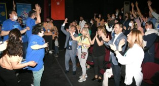 Konak Engelsiz Yaşam Köyü’nün özel çocukları doyasıya eğlendiler