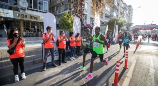 Maraton İzmir farkındalık yaratmaya koşuyor