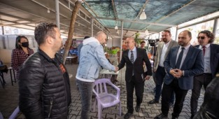 Soyer'den Bergama'da dükkanları yıkılan esnafa ziyaret!