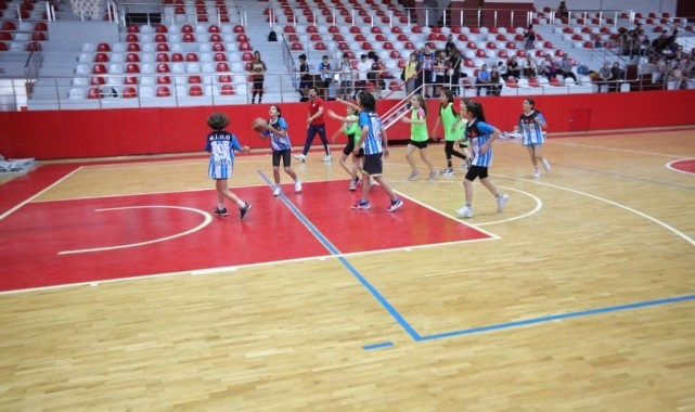 Bayraklı’da okullar arası basketbol turnuvası