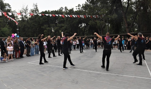 Bornova'da Halk Dansları Festivali