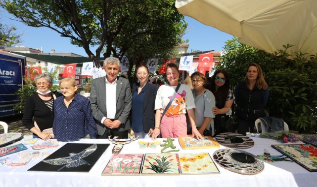 Güzelbahçe'de standlar SMA'lı Aysima bebek için açıldı
