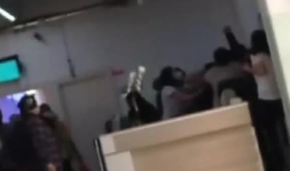 Hasta yakınından sağlık çalışanına yumruklu saldırı