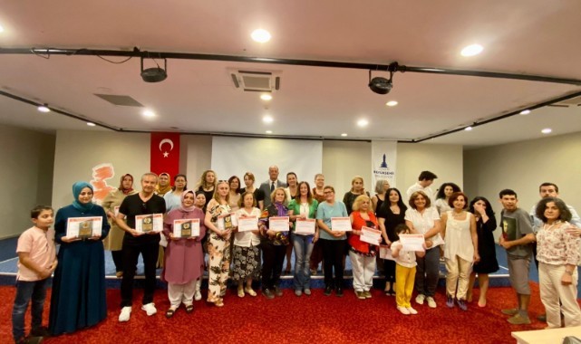 “Mahallemizin Kadınları Sinema Yapıyor” projesi ilk mezunlarını verdi