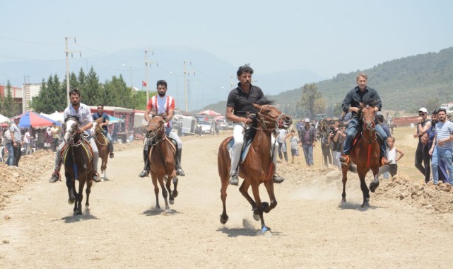 Rahvan Atlar, 7 yıl sonra Torbalı’da yarıştı