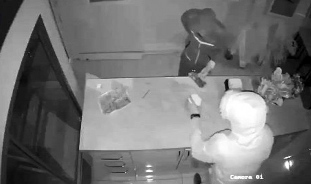 SMA hastası Kaan Efe için bırakılan yardım kutusunu çaldılar!