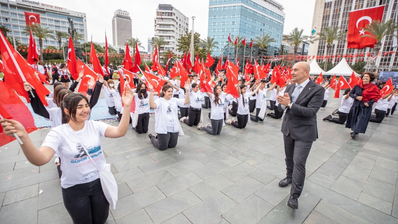 Soyer: “Gençleri çok güzel bir gelecek bekliyor”