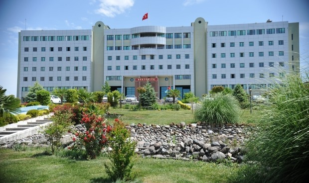 Üniversitede torpil iddiası: Birinci olan elendi, müdürün eşi alındı!