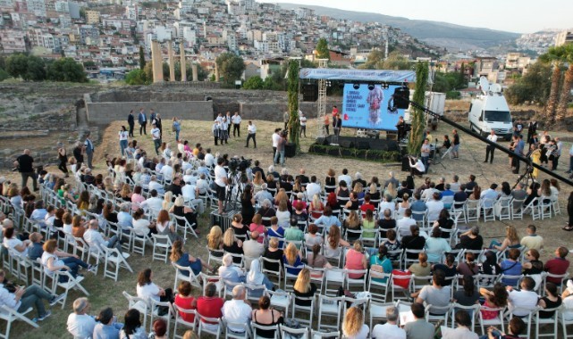 Bayraklı 1. Uluslararası Homeros Festivali’ne görkemli açılış