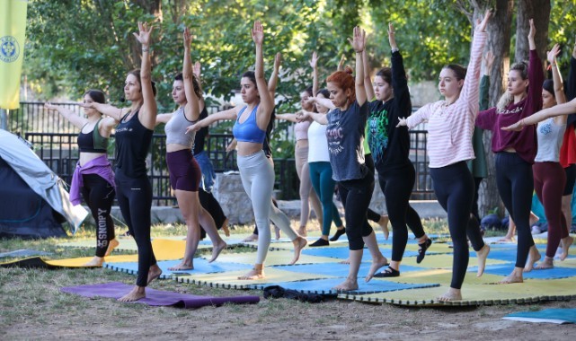 Buca'da 50 genç kadın yoga kampında buluştu