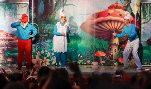 Bucalı miniklere tiyatro şöleni