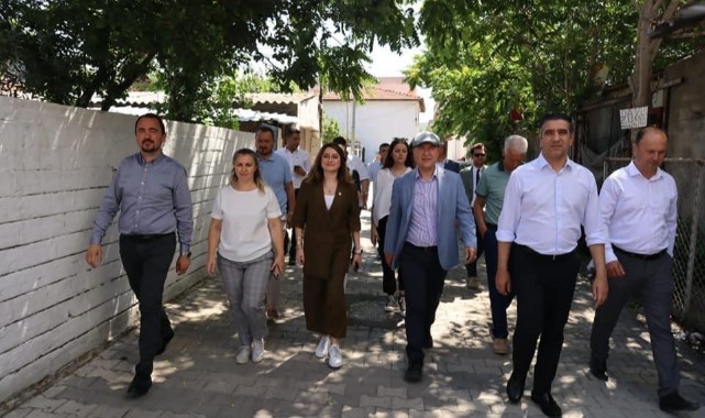 CHP'den Menderes'te esnaf çıkarması