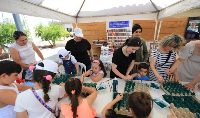 Efes Selçuk'ta atıklar kuş evi oldu