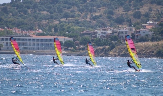 Foça’da rüzgar sörfü şampiyonası başlıyor