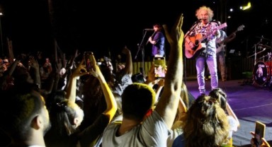 Karşıyaka'da coşku dolu 96. yıl kutlamaları