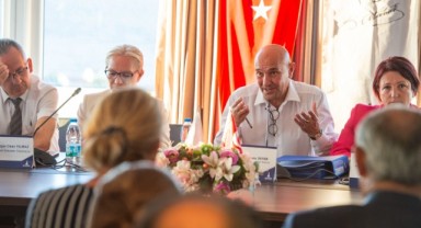 Başkan Tunç Soyer Karaburunlu muhtarlarla buluştu