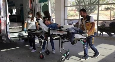 Birlikte boşanma dilekçesi verdiği eşini bıçakla yaraladı