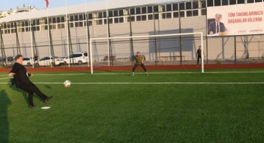 Bornova’da futbol sahaları yenileniyor