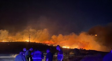 Çeşme Ovacık'ta çıkan yangın Alaçatı'ya yayılıyor