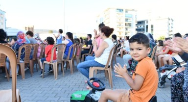Çiğli Belediyesi Tiyatro Tırı Mahalle Turuna Çıktı