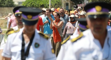 Efes Selçuk şeftali ile şenlendi