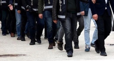 İzmir merkezli FETÖ operasyonu: 8 tutuklama