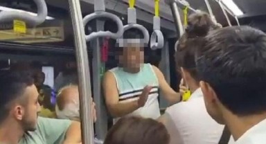 Metrobüste genç kadının fotoğrafını çekerken yakayı ele verdi