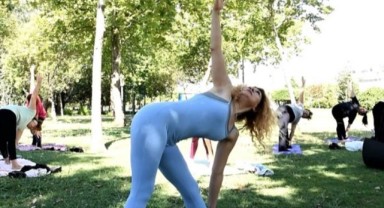 Bornova’da açık havada yoga