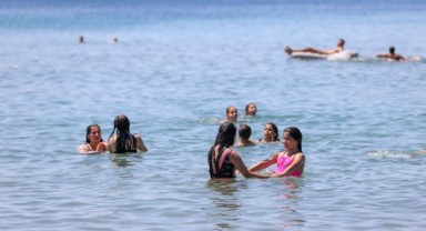 Buca’da anne ve çocuklara deniz keyfi