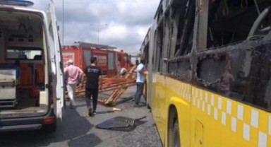 İstanbul'da feci kaza: Demir yüklü araç halk otobüsünü biçti