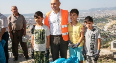 İzmir 20 Ağustos’ta temizlik için sokakta