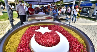 İzmir Büyükşehir Belediyesi aşure bereketini 12 bin kişiyle paylaştı