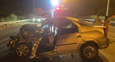 İzmir'de feci kaza! Otomobil kamyonete çarptı