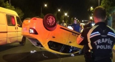 İzmir'de feciz kaza! Taksi takla atarak ters döndü