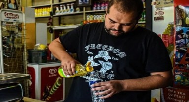 İzmir’de krizin fotoğrafı! Bardakla sıvı yağ, kaşıkla salça