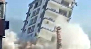İzmir'de paniğe yol açan yıkım: 10 katlı bina böyle yerle bir oldu