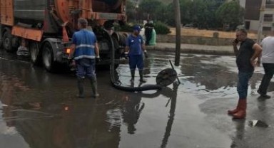 İZSU ekipleri yoğun yağış alan bölgelere anında müdahale ediyor