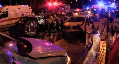 Navigasyonun ters yola soktuğu otomobil taksiye çarptı: Yedi yaralı
