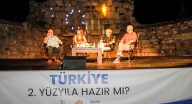 Ünlü yazarlar Seferihisar’da buluştu