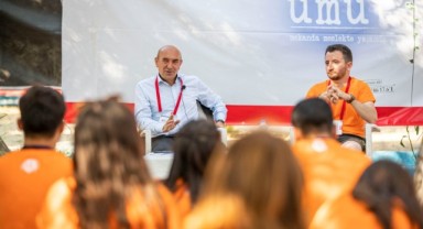 Başkan Soyer genç mühendislerle buluştu: Bütün hikâye kenti sevmenizle başlıyor