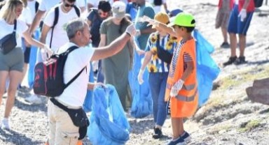 Çevre gönüllüleri İnciraltı Kent Ormanı'nda temizlik yaptı
