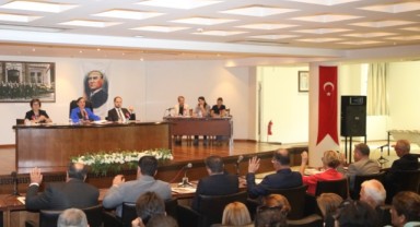 Efes Selçuk Belediye Meclisi’nde 100. Yıl coşkusu